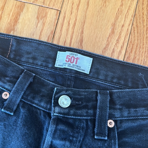 Levi 501 Shorts - Picture 2 of 3